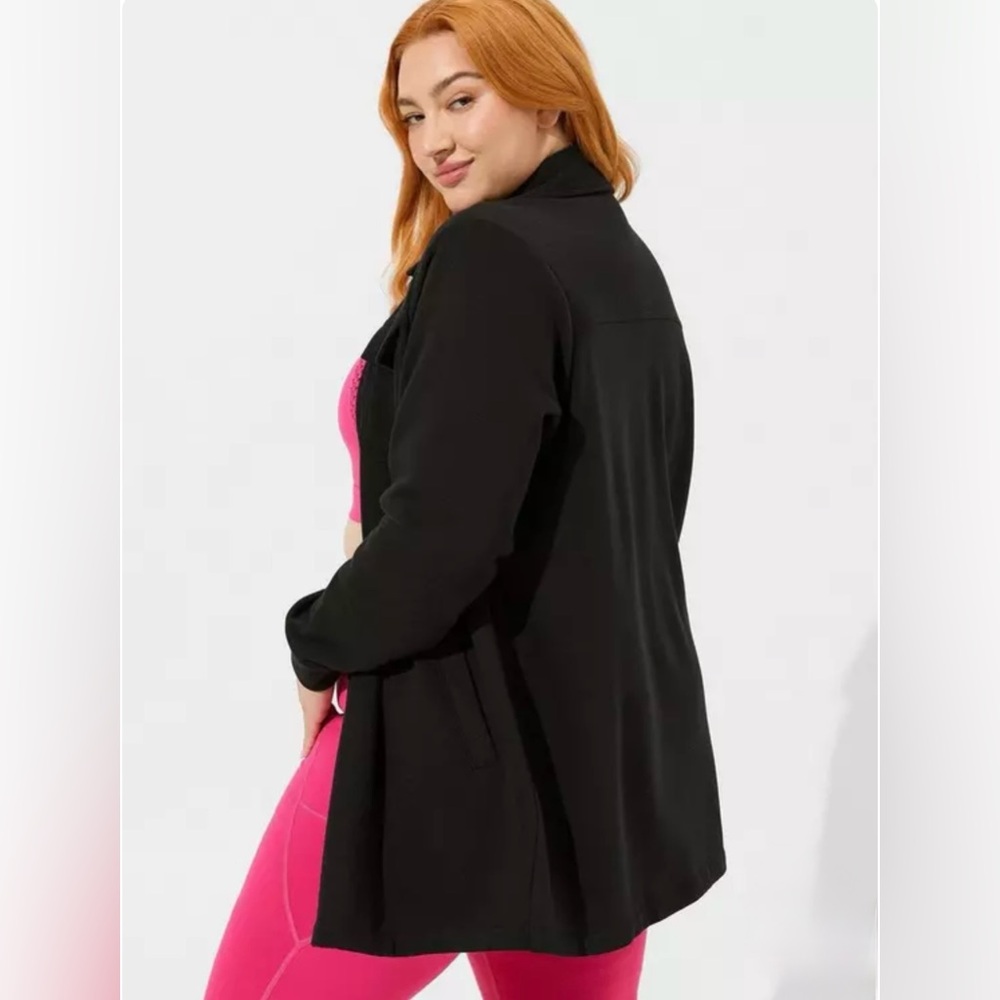 Torrid Brushed Fleece Active Shacket in Deep Black Plus Size 3 - Picture 5 of 7